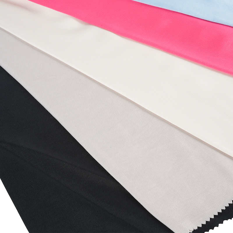 بولي رايون وسط حك