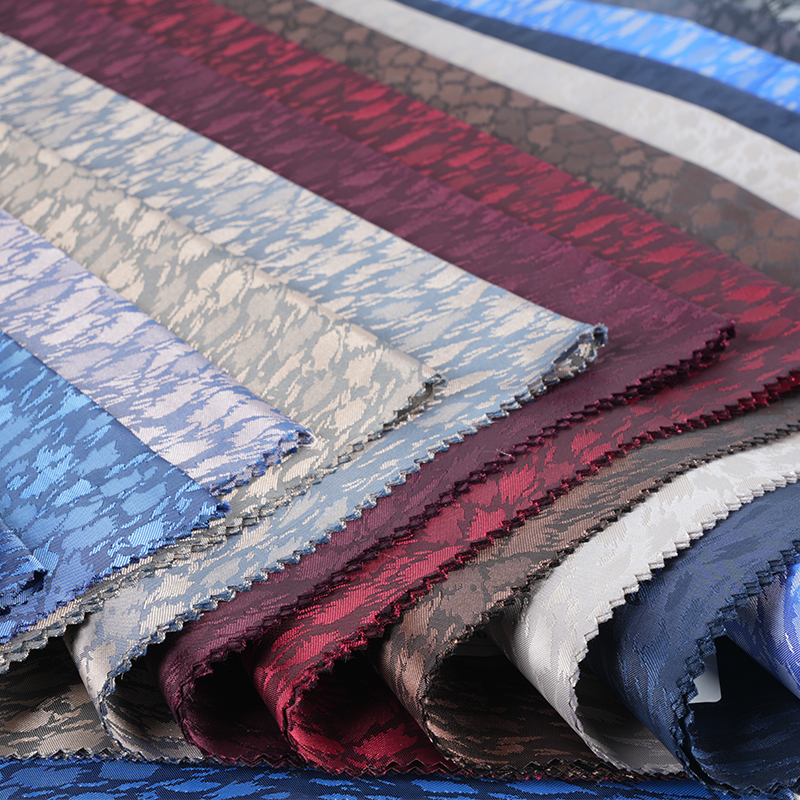 جاكار بطبعة الفهد الكاتيوني